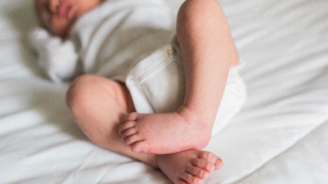 newborn-baby-legs
