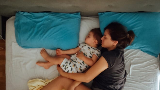 cosleeping mom and kid
