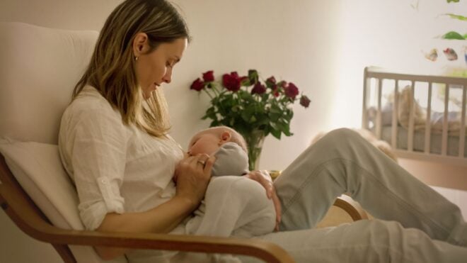mom breastfeeding